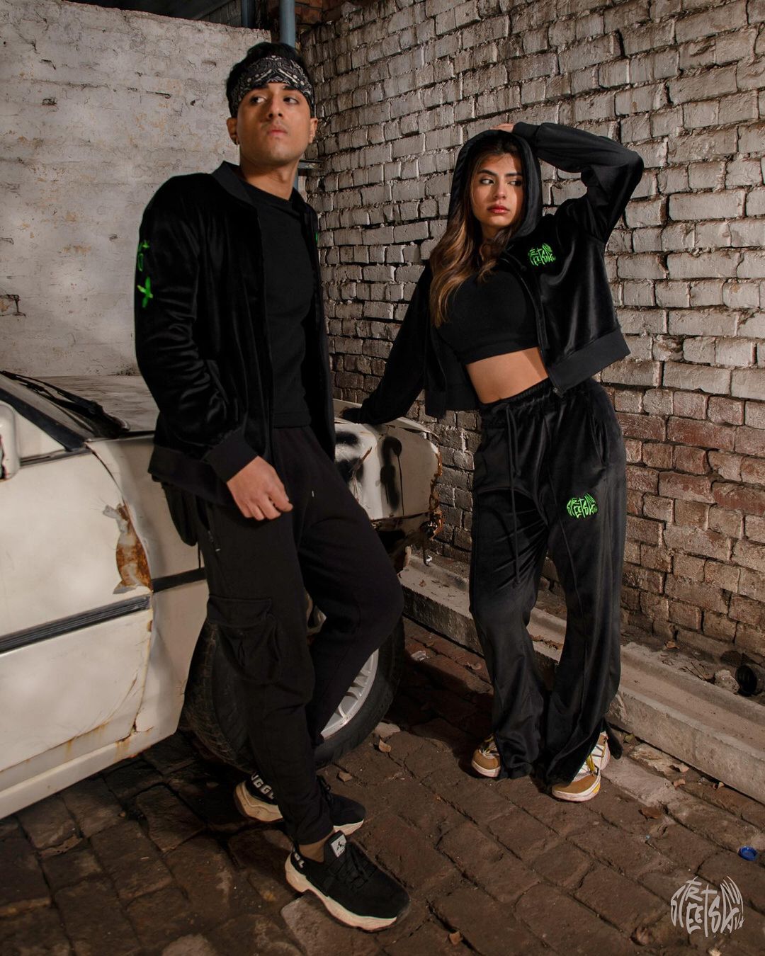 VELOUR VARSITY